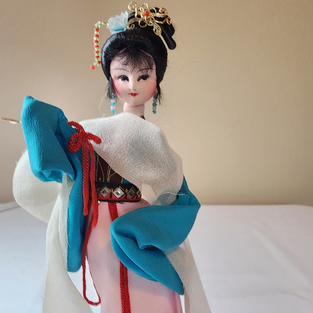 Japanese Geisha doll - Picture 3 of 16